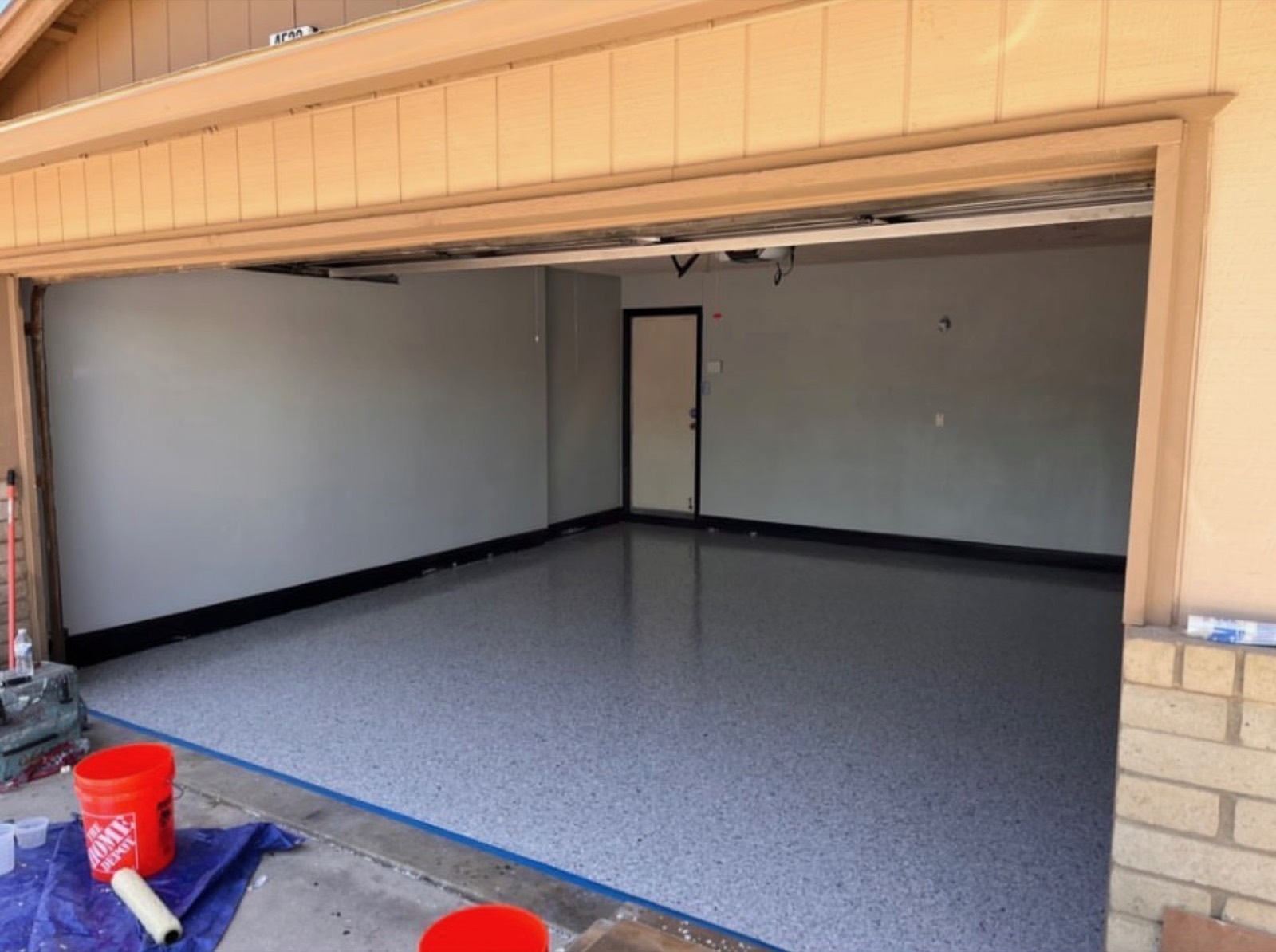 Grey flake epoxy garage floor